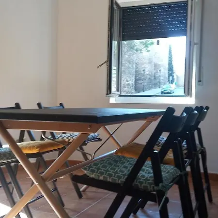 Apartamentos,puerta De Bisagra-parking Gratis Apartment