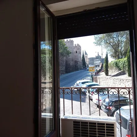 Apartamentos,puerta De Bisagra-parking Gratis Apartment